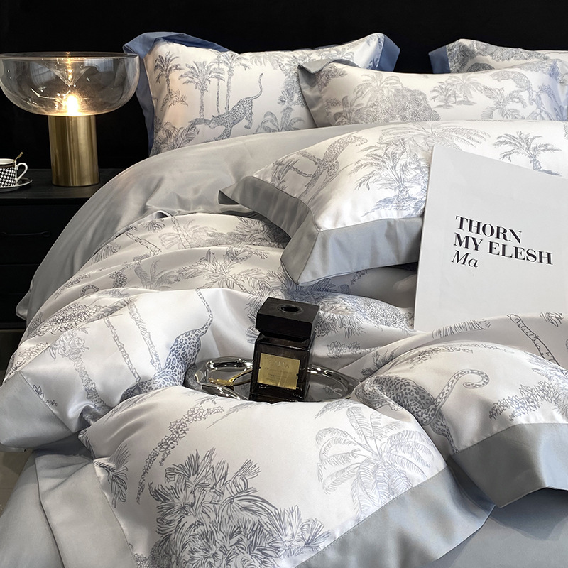 Traje de cuatro piezas de lujo ligero de seda de hielo de verano, estilo de verano de lujo ligero, edredón lavado de verano, sábanas, ropa de cama de tres piezas para dormitorio