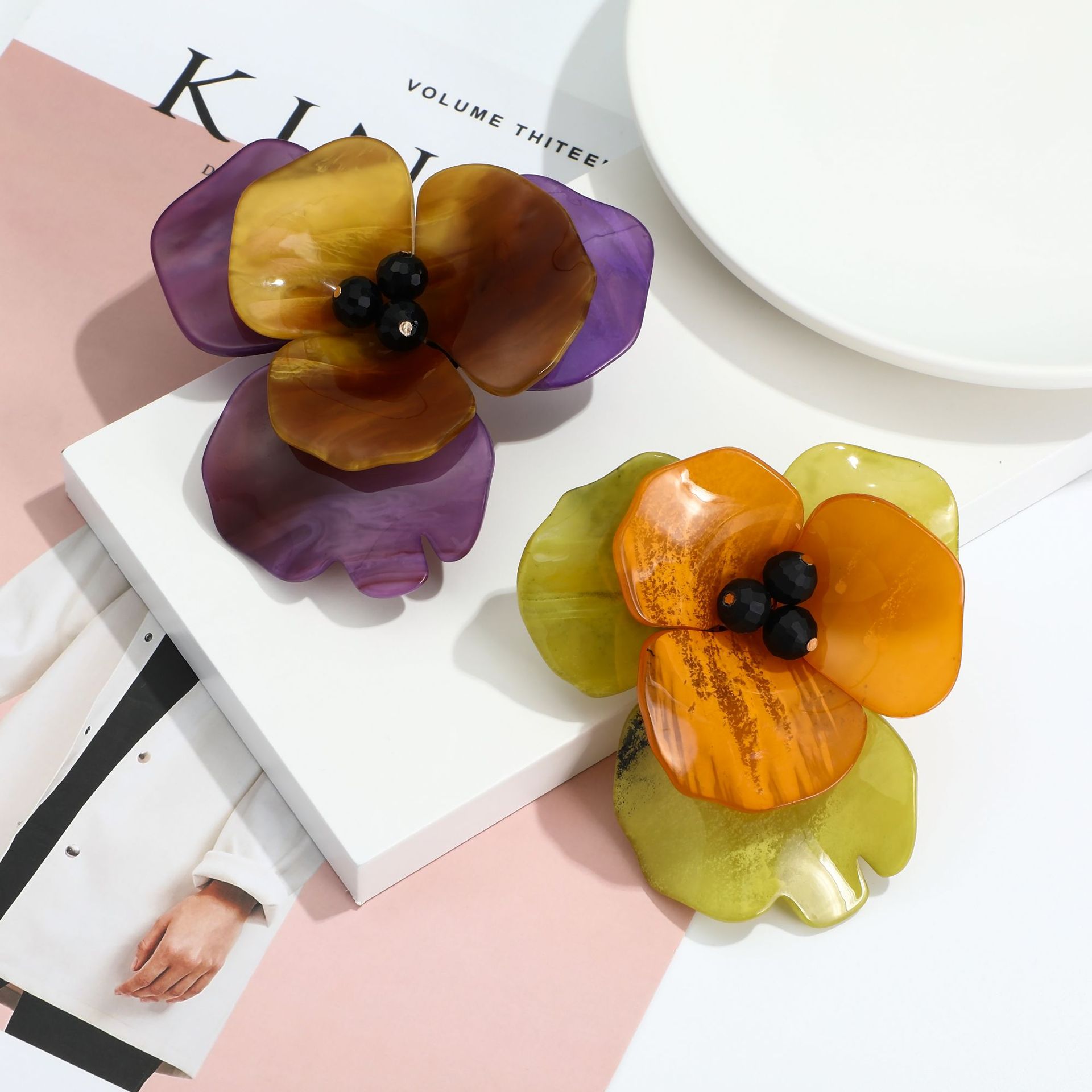34g Weight Brooches Classification Business Occasion Arylic, Plastic, Acetic acid sheets Material Tree, Plant, Flower Pattern Women'S Gender Exaggerated, Modern Style Style Exaggerated Modern Style Pin Tree Plant Flower Arylic Plastic Acetic Acid Sheets Women'S Brooches