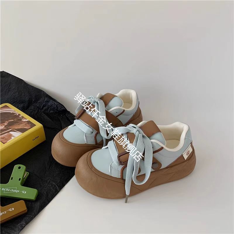 Nuevos zapatos blancos chinos de suela gruesa para mujeres, 2024 nuevos zapatos casuales de mujer, zapatos de pan chic