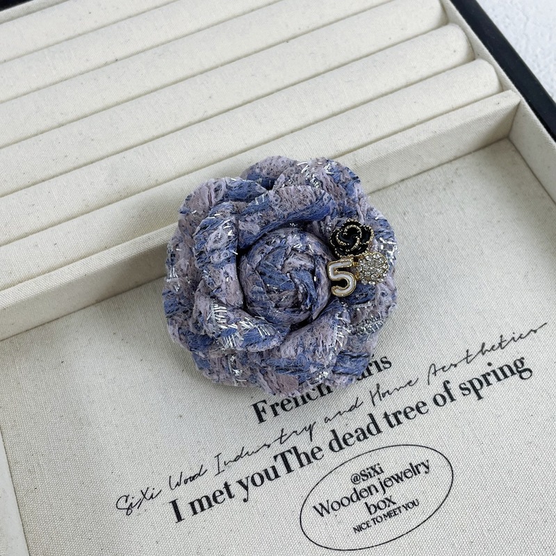 レトロな経典の小さい香の風の布芸のツバキの花のブローチの女性のシンプルな気質の胸の花のコートのピンの襟の花のアクセサリー|undefined