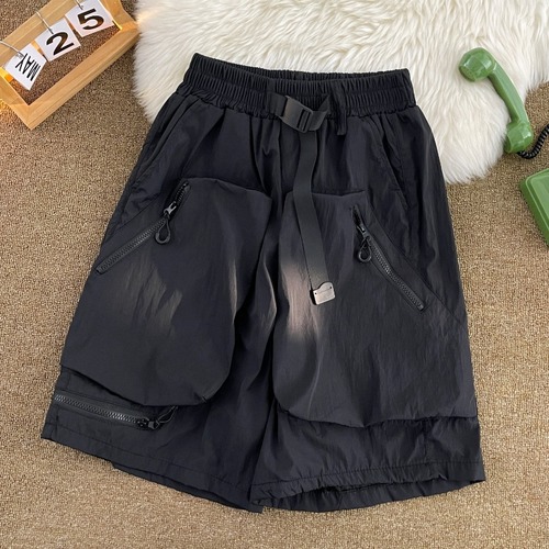 Shorts trendy casual popular fashion Instagram relaxed stylish handsome fashionable Hong Kong style