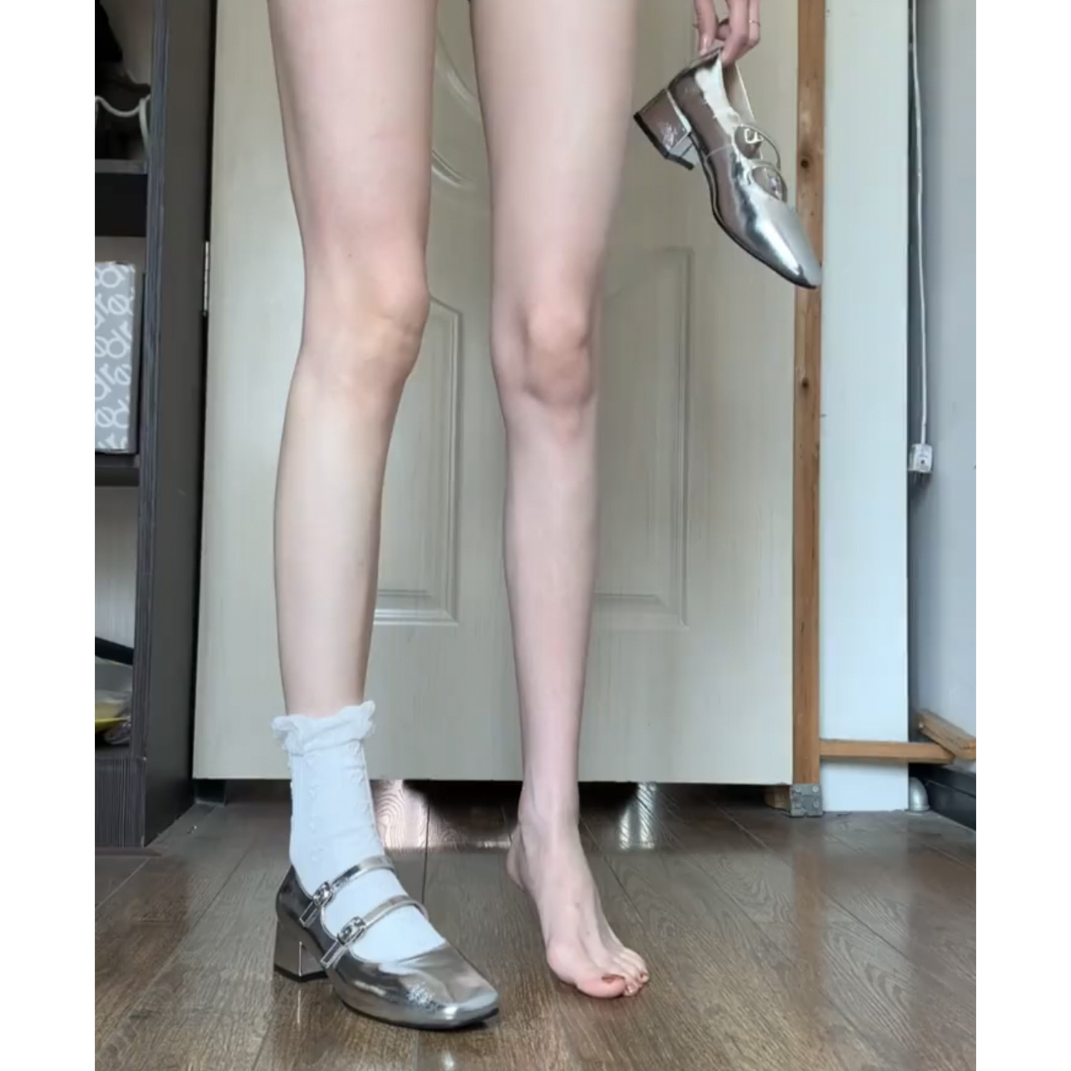Zapatos de cuero de vaca de estilo francés de plata de tacones simples zapatos de cuero de viajes de mujer zapatos de doble hebilla de cuero superficial zapatos de tacones altos