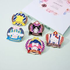 學院風三麗鷗新款金屬徽章可愛卡通庫洛米玉桂狗胸針學生飾品掛件