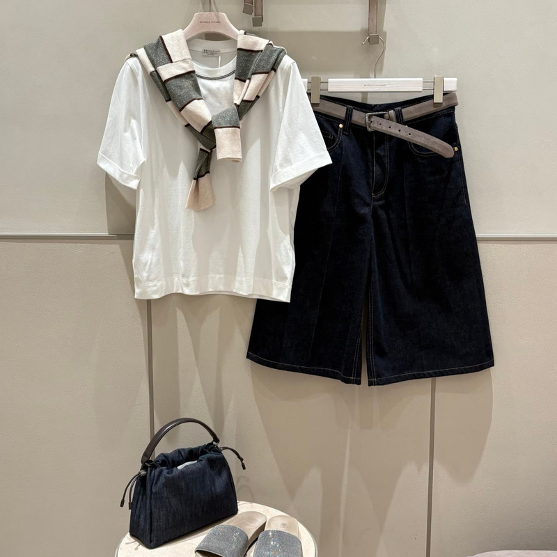 Round Neck Knitted T-Shirt with Iconic Bead Chain Embellishment, Simple and Versatile for Daily Commuting and Casual Wear, Summer 55 Round Neck Knitted T-Shirt with Iconic Bead Chain Embellishment, Simple and Versatile for Daily Commuting and Casual Wear, Summer 55