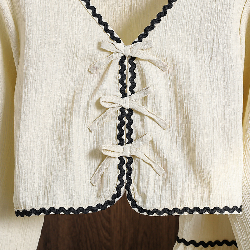 Set aus langärmeligem Top mit Schleife und Spitzenrock im Herbststil von Young Girls Clothing (8-16 Jahre)_voghion.com