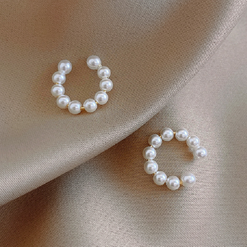 Corea del Sur Dongdaemun dulce pendientes de perlas en forma de C elegante nicho anillo de oreja estilo de hadas ins clip de oreja clip de hueso de oreja