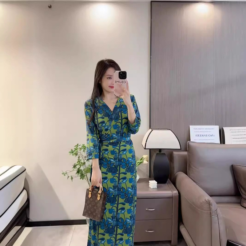 2023 D New One-Piece Holiday Dress Slim-Fit Wrap Dress Collarless Long 2023 D New One-Piece Holiday Dress Slim-Fit Wrap Dress Collarless Long