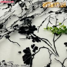 ֲ�q��ɫһ֦÷���W�۲� �����ζ�|�����Wȹ��Ů�b���۶Y������