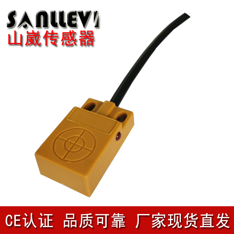 山崴生产厂家S18方形NPNPNP12V24V金属铁铜铝接近感应器开关