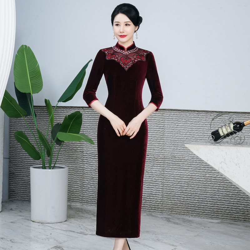Improved Velvet Qipao for Women with Mesh Embroidery and Beading, Long Style, Elegant and High-End, Suitable for Mother-In-Law, Wedding Toast Dress, Slim Fit, Wholesale Improved Velvet Qipao for Women with Mesh Embroidery and Beading, Long Style, Elegant and High-End, Suitable for Mother-In-Law, Wedding Toast Dress, Slim Fit, Wholesale