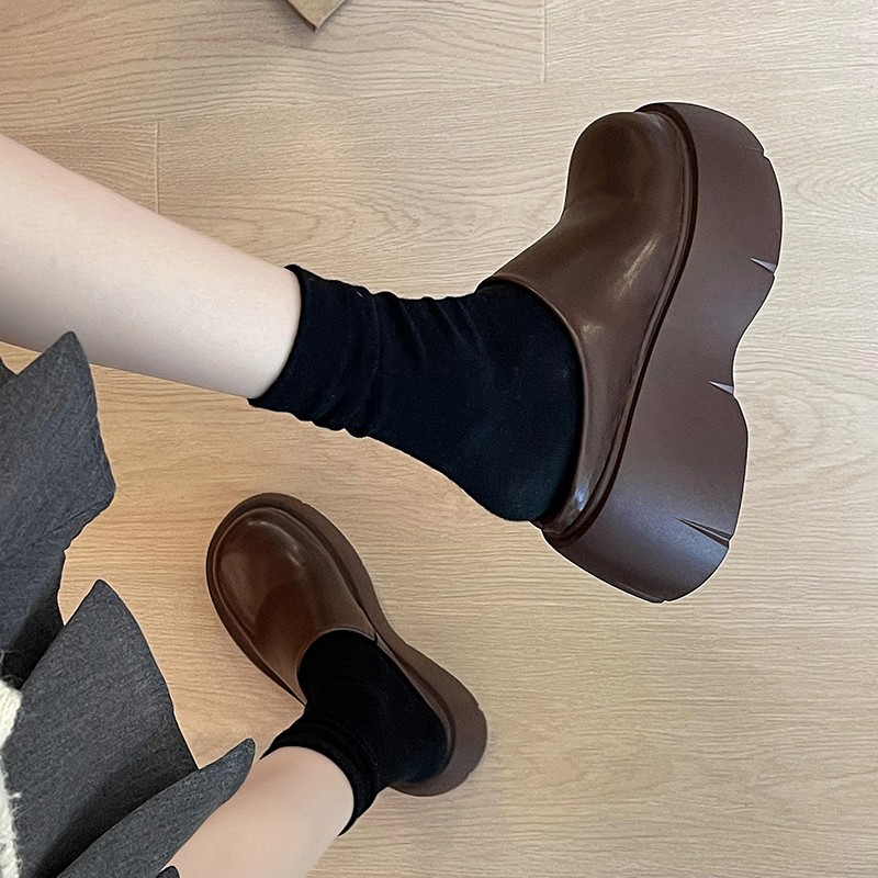 Perezoso con un pedaleo de altura Bocken 2025 nuevos zapatos de mujer de verano retro con suela gruesa y media zapatillas de mujer