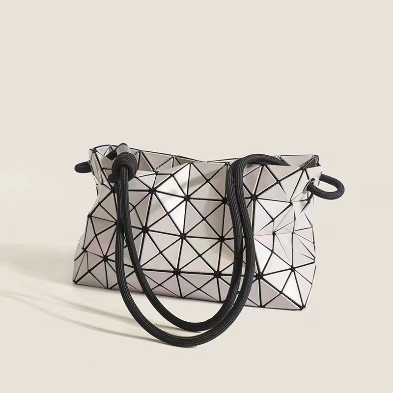 Borse a tracolla di lusso 2024 Estate Nuova moda e semplici borse a tracolla per le donne Borse pieghevoli geometriche con cuciture a rombo alla moda_voghion.com