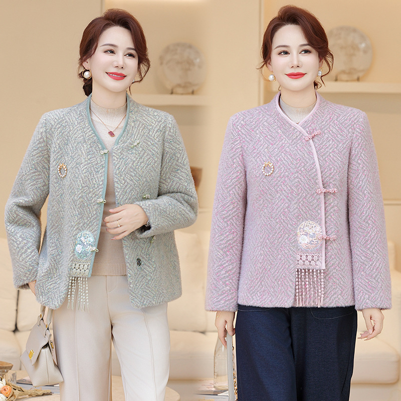 Middle-Aged Mother's Short Outwear Chinese Style 2025 Autum New Chinoiserie Middle-Aged and Elderly Women's Cardigan Elegant Top