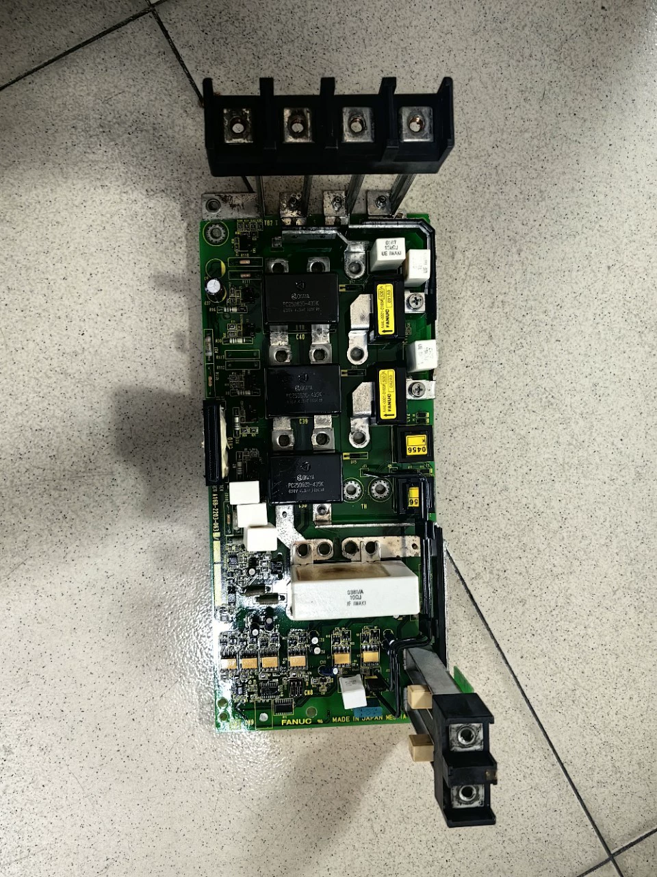 A16B-2203-0630 Оригинальная базовая пластина блока питания Fanuc, протестированная в порядке, с гарантией, продается по договорной цене.