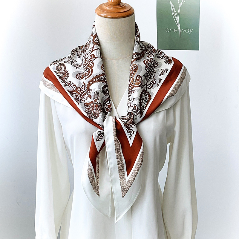 Nueva bufanda triangular de seda de imitación de seda, accesorios de ropa, cinta de impresión de anacardo de alta calidad, bufanda de seda para mujer de todo fósforo