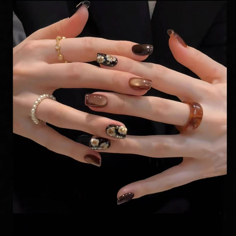 Old Money Style Retro Gold Flower Maillard Color Handmade Wearable Nails Pure Handmade Autumn and Winter Accessible Luxury Cat Eye Manicure Patches Old Money Style Retro Gold Flower Maillard Color Handmade Wearable Nails Pure Handmade Autumn and Winter Accessible Luxury Cat Eye Manicure Patches