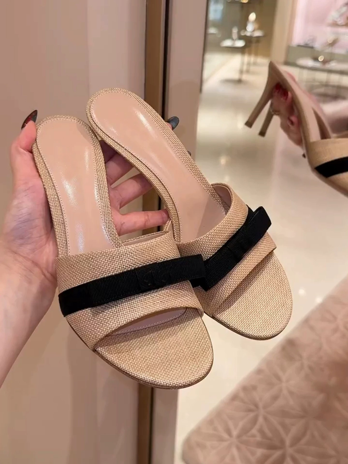 Elegante Damen Pantoletten Aus Strohgeflecht Mit Schicker Schleife_voghion.com
