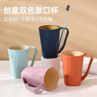 ���ڱ�ϴ������ˢ�����ֱ��pɫ��Ů�W���n������һ����ˢ�����ڱ�