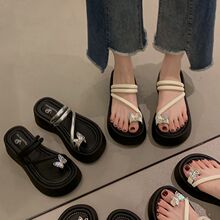 2025年夏季新款网红超火一字拖小众设计感厚底套趾沙滩女士凉拖鞋