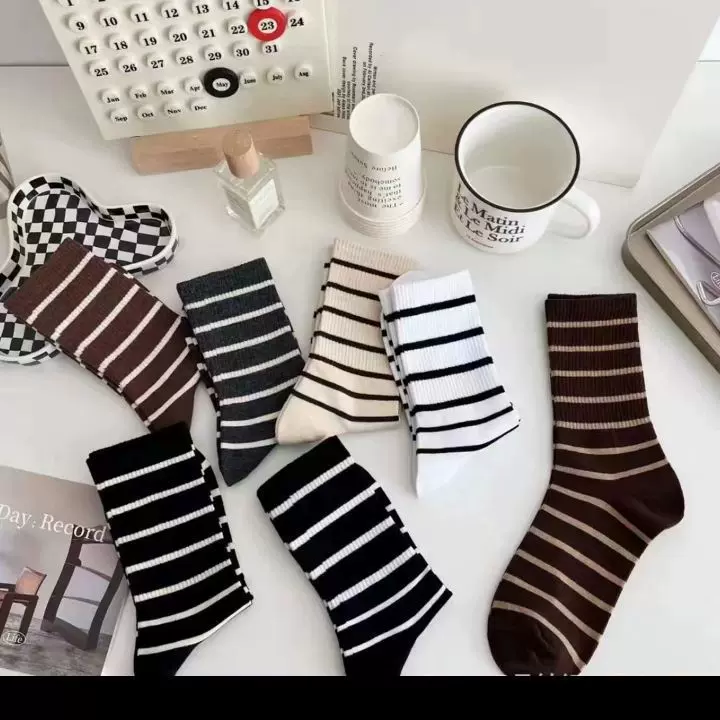 袜子女士秋冬新款韩版条纹中筒袜潮牌运动袜百搭堆堆袜黑白学院风