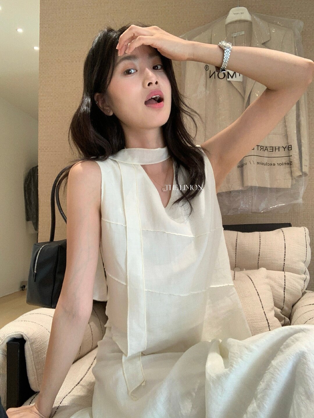 Bộ áo hai dây kết hợp chân váy midi nữ tính chất tơ tằm phong cách Hàn Quốc — màu cam, màu mơ chi tiết 24