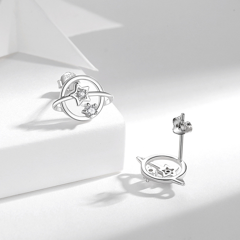 S925 plata esterlina simple estilo japonés y coreano planeta universo estrella Luna pendientes creativos simétricos pendientes personalizados al por mayor