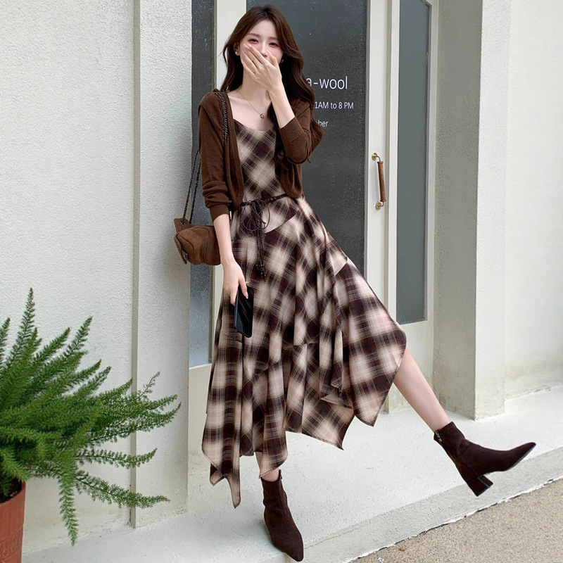 2025 New Autumn Versatile Knitwear Asymmetrical Design Plaid Suspender Skirt Two-Piece Dress Cb8593