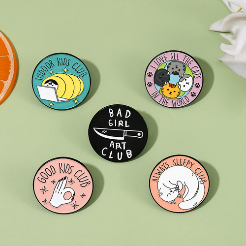 Cross-border round cartoon cat with personality, knife, English letters, versatile coat, skirt, jewelry, alloy brooch