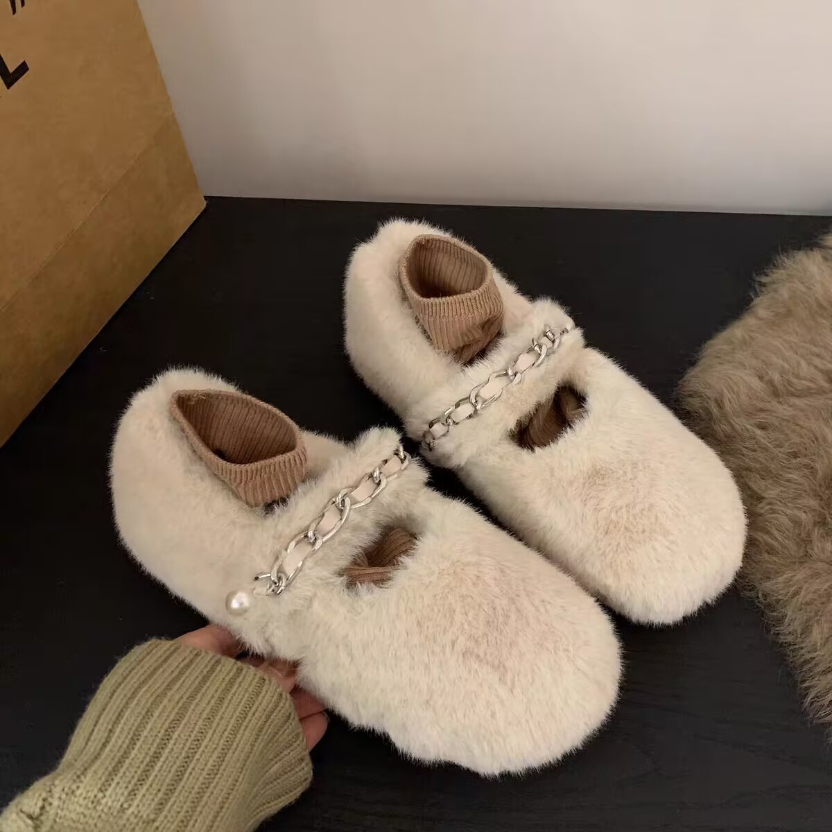 Fellschuhe mit dicken Sohlen für Damen für Herbst- und Winteroberbekleidung 2023 neue koreanische Version von U-Boot-Schuhen mit flachen Sohlen und Beanie-Schuhen mit flachem Mund_voghion.com