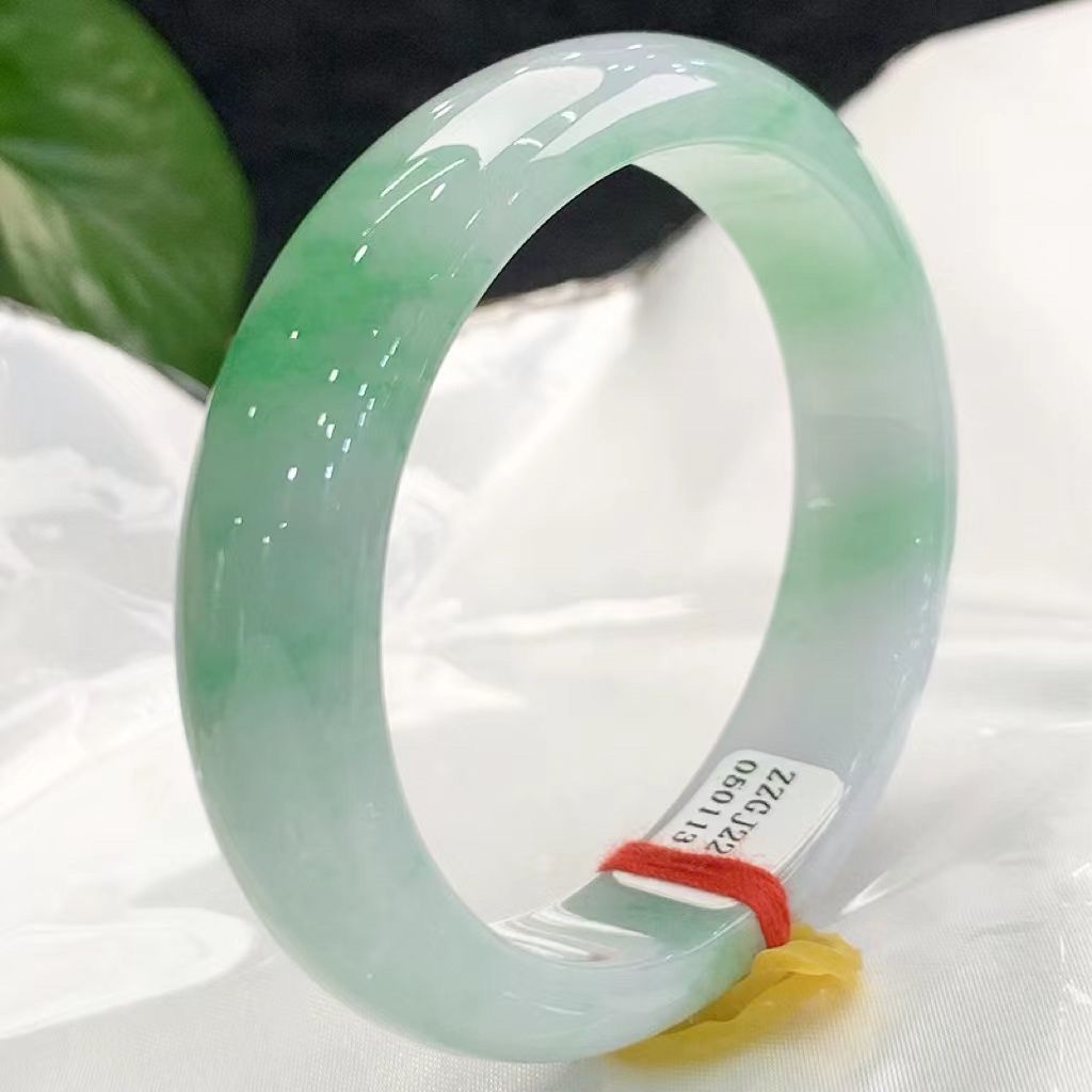 Vòng tay ngọc bích tự nhiên Miến Điện A, màu xanh lá nổi, hoa nổi, có giấy chứng nhận
