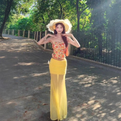 度假风套装女夏季多巴胺绝美气质黄色印花抹胸上衣网纱包臀半身裙