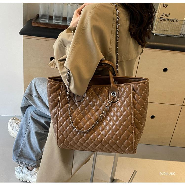Women's rhombus large capacity women's bag 2024 new chain bag versatile hand held shoulder commuter style tote bag_voghion.com