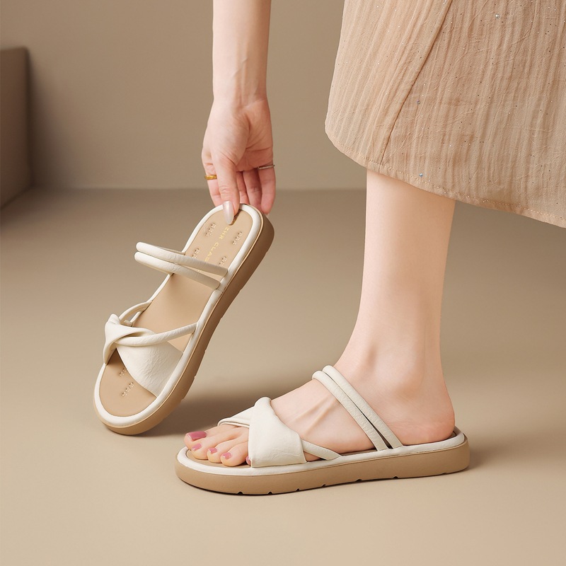 Dép sandal nữ xỏ ngón đế bệt quai ngang phong cách beach — LI51 Màu be
