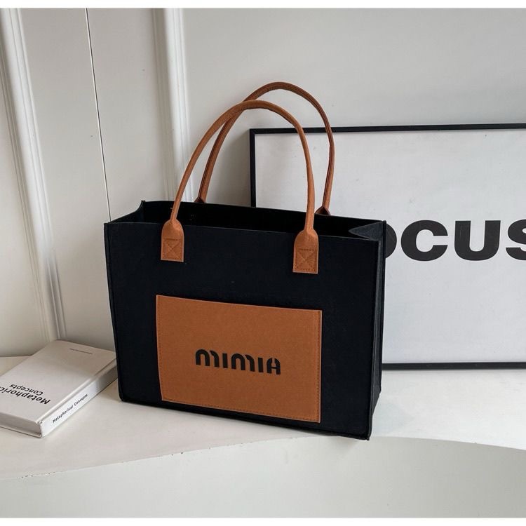 Bolso de fieltro de gran capacidad, bolso simple de celebridades de Internet, bolso de mujer de libro rojo portátil a juego de color, bolso de hombro, bolso de regalo