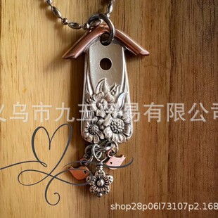 The 1951 "Magnolia" Silverware Birdhouse �B����