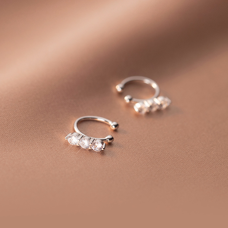 Eloch s925 plata dulce simple orejas para mujeres japonesas y coreanas temperamento diamantes redondos sin agujeros de orejas joyas de orejas M00686