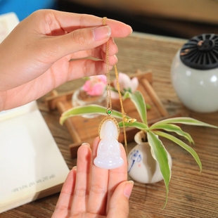 Zhen Pin Hetian Jade White Jade Guanyin Pendant Carving Exquisite Lines Soft and Beautiful Handheld Bottle Clothes Belt Fluttering
