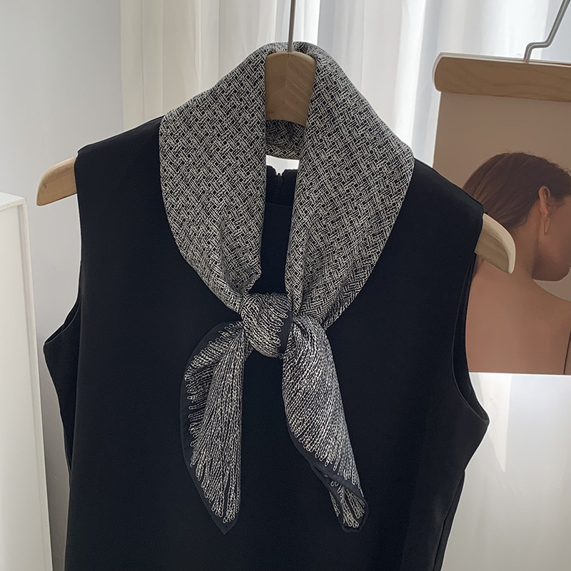 Bufanda de seda Bufanda cuadrada Sensación premium Nuevo color sólido Personalidad Todo fósforo Verano Habitación con aire acondicionado Protector de cuello Bufanda chal Bufanda al por mayor