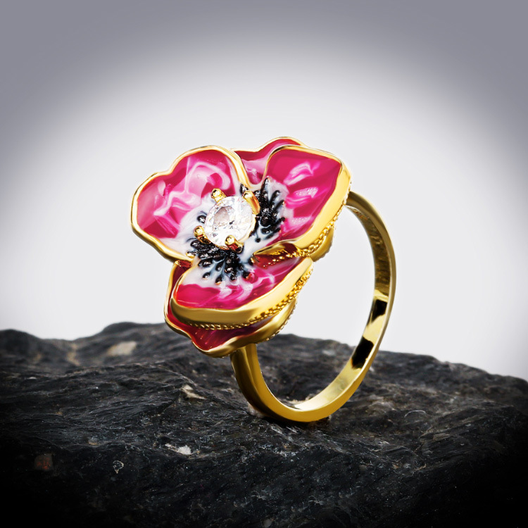 Rosa flor chapado en oro esmalte de tres piezas conjunto Palacio estilo anillo collar pendientes europeo y americano flor joyería