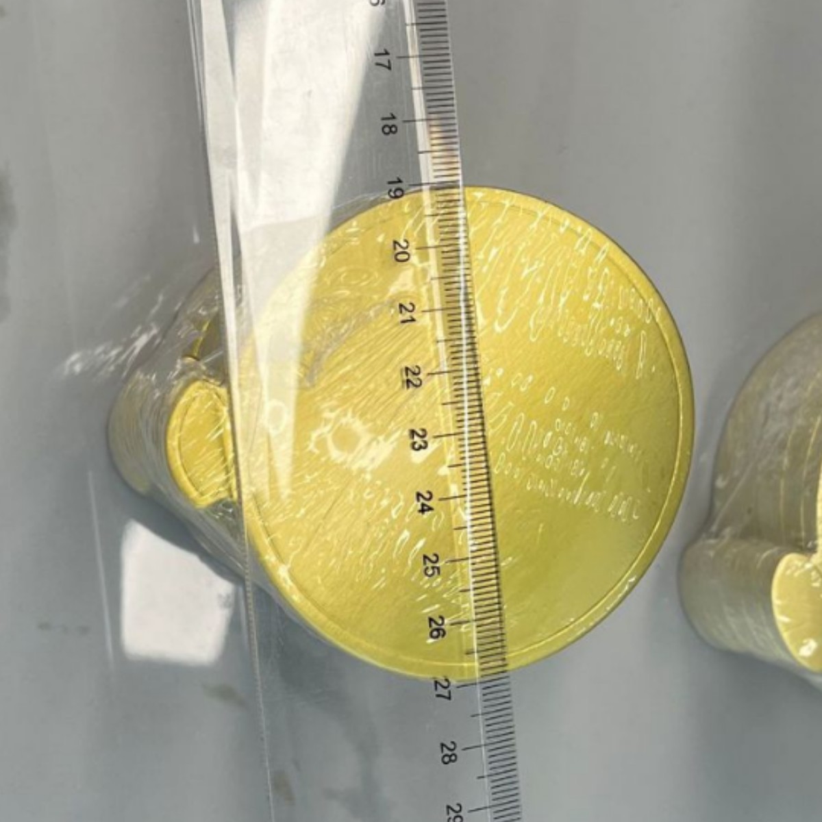 Fabricante al por mayor almohadilla de mousse desechable redonda oro mini pastel de queso pequeño cartón de oro placa de pastel