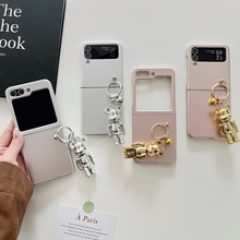 ins风电镀漆暴力熊挂件手机壳适用于三星ZFlip5/ZFlip6折叠保护套