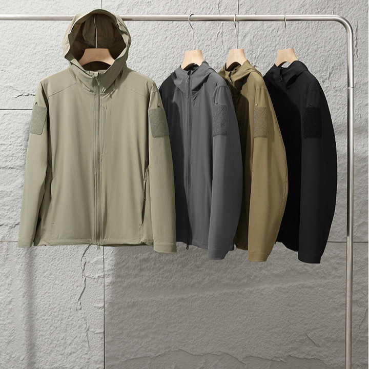 Spring and Autumn Men's Functional Softshell Jacket, Hooded Full-Zip Workwear Coat, Versatile for Outdoor Commuting