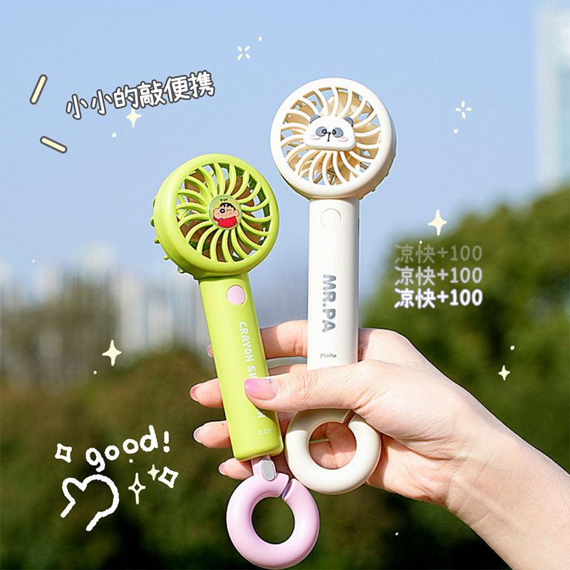 Crayon Shin-chan círculo usb pequeño ventilador estudiante de primaria mini escritorio de oficina portátil carga eléctrica silencio