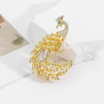 Gradient enamel peacock brooch, a: Yaxa sancaqları