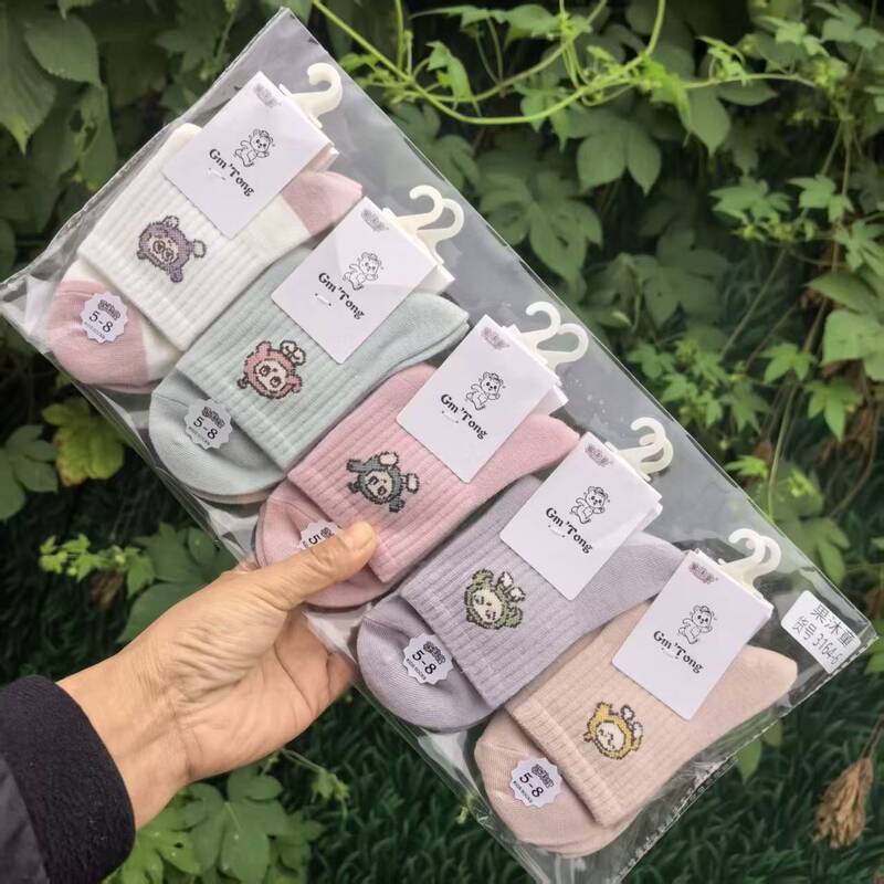Boys and Girls Comfortable and Warm Kidsren's Socks Mid-Tube Sports Cotton Socks 25 Autumn and Winter Cartoon Cute