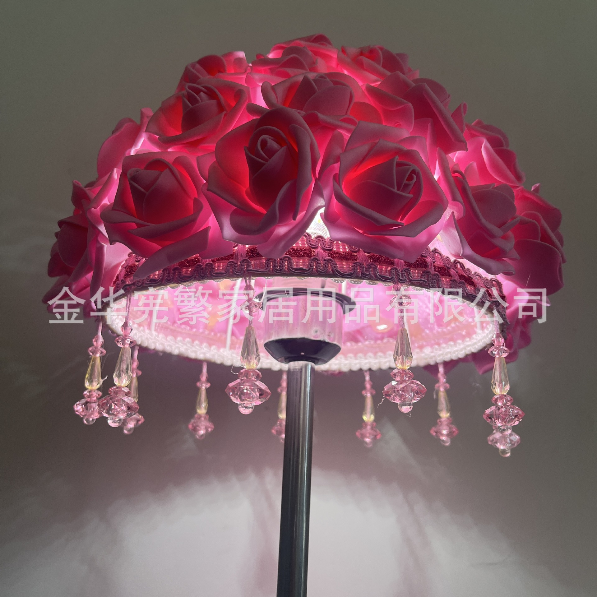 Lámpara de rosas hecha a mano semiacabada gaza de malla E27 marco de hierro con cuentas colgantes red roja hecha a mano DIY creativo