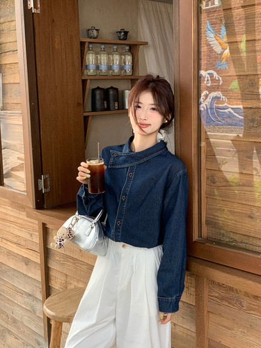French design sense straight-shoulder rinsed denim shirt for women - spring new item, unique, suitable for layering, long-sleeved top