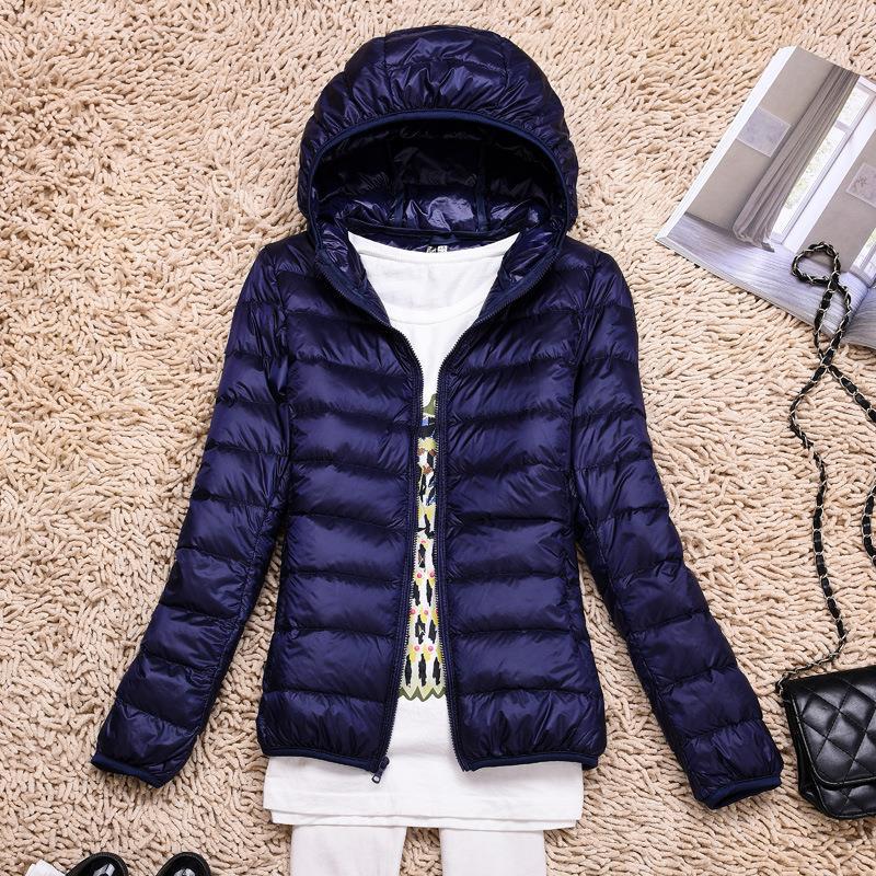 时尚轻薄羽绒服女加大加肥大码连帽白鸭绒短款轻便秋冬装保暖外套