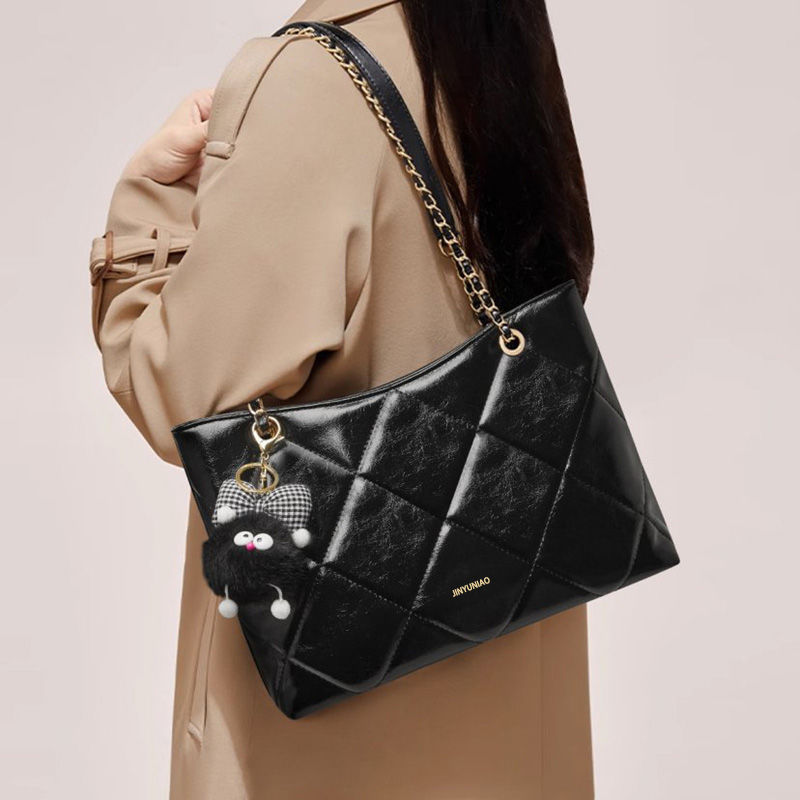 Neue, heiß begehrte Luxus-Damentasche: Gesteppt mit Gummiboden, ideal als Tragetasche, Schultertasche oder Crossbody-Tasche für Pendlerinnen (2025)_voghion.com