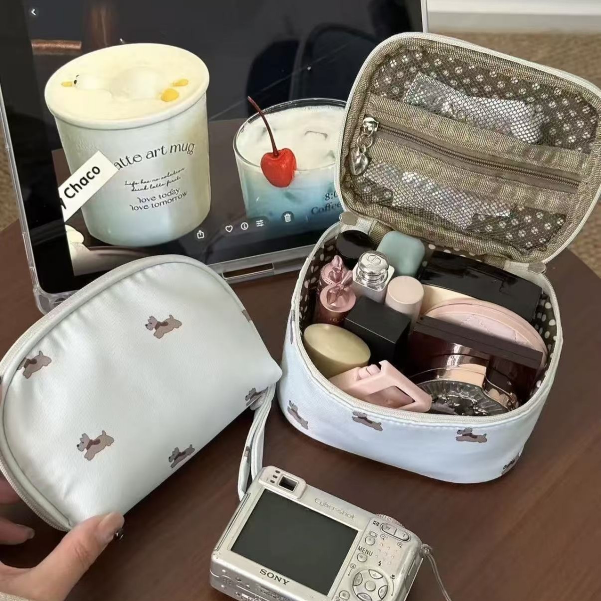 可爱小狗化妆包女便携式随身收纳包大容量外出旅行耐磨手提包包